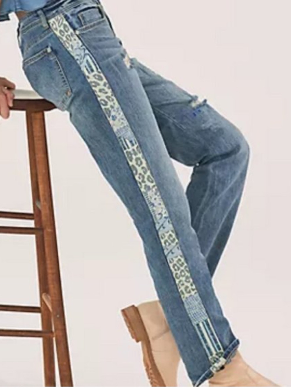 Pilcro by Anthropologie slim boyfriend crop jeans distressed & side trim sz 29